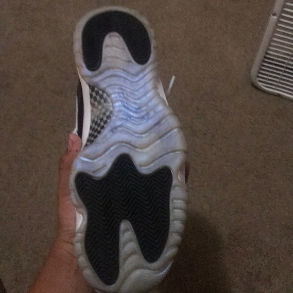 Jordon 11 lows Iridescent - Picture 4 of 8